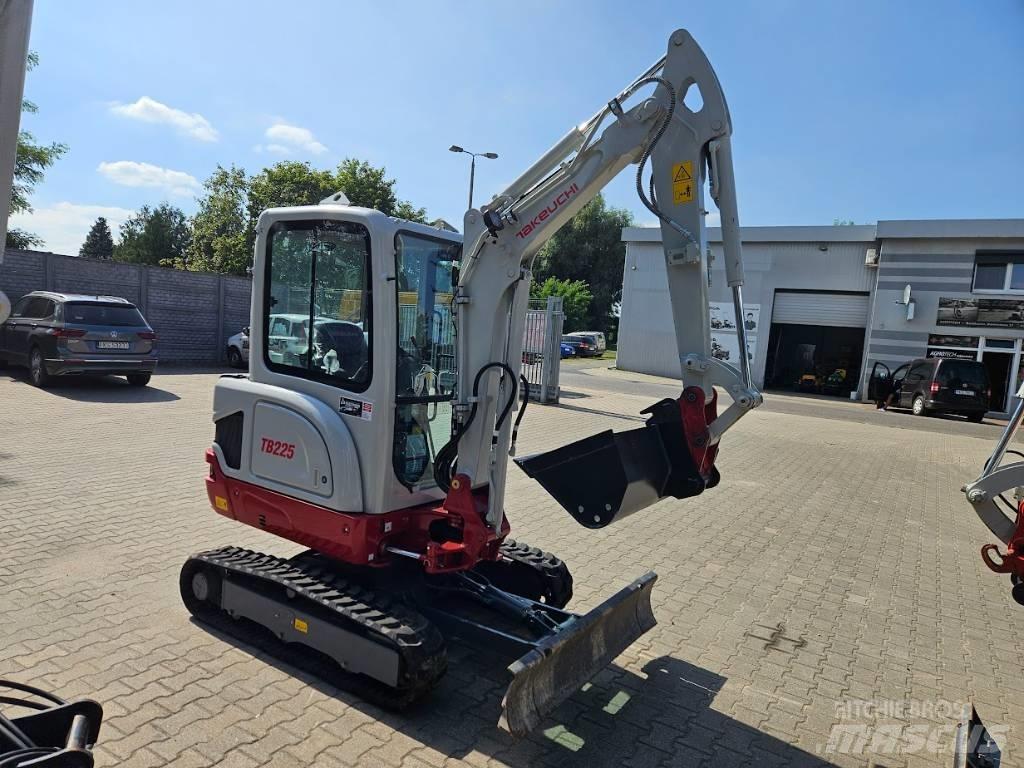 Takeuchi TB225 V0 소형 굴삭기 7톤 미만