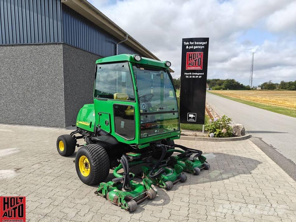 John Deere 3245 C 페어웨이 잔디깎기