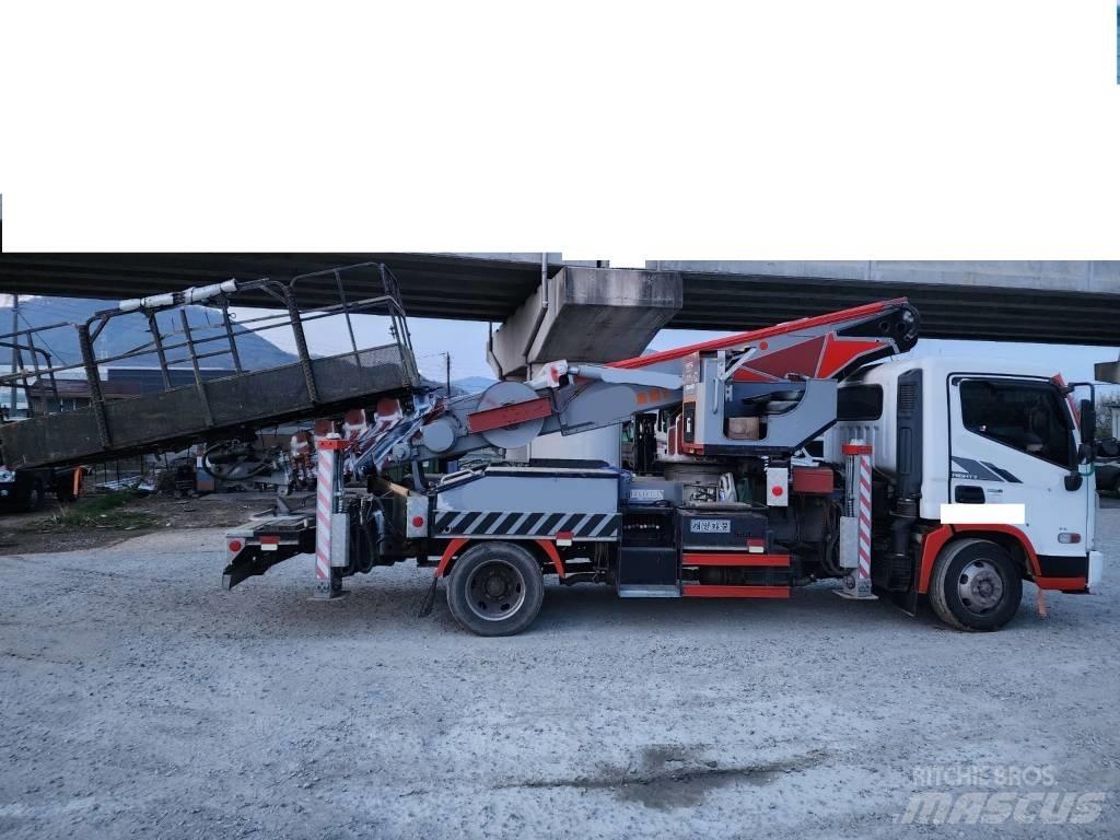 Novas 300 트럭 탑재 고소작업대