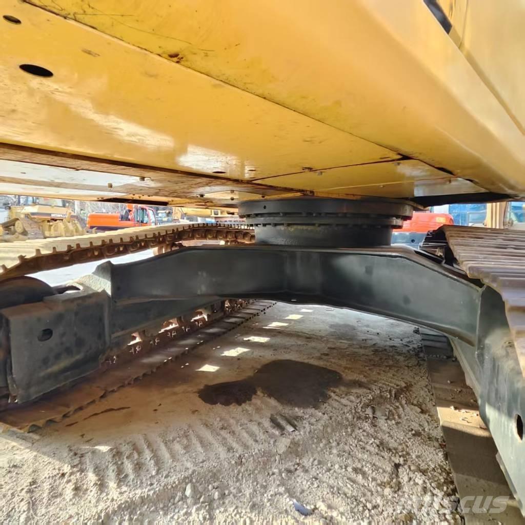 Komatsu PC 200-7 대형 굴삭기 29톤 이상