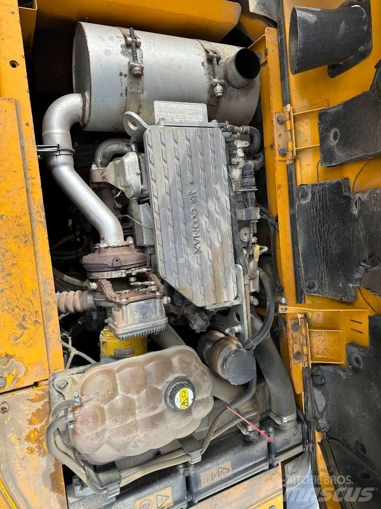 JCB JS 130 LC 대형 굴삭기 29톤 이상