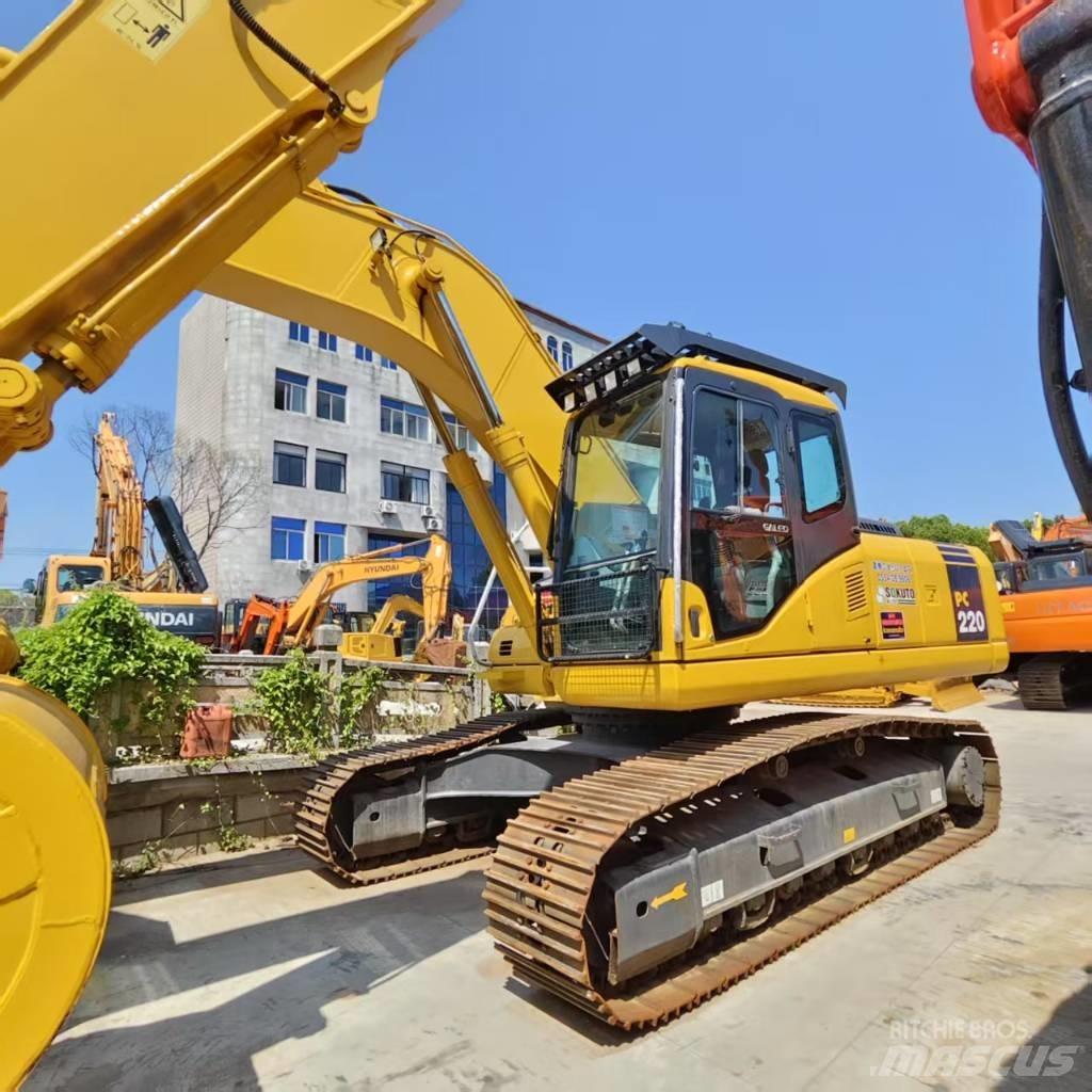 Komatsu PC 220 대형 굴삭기 29톤 이상