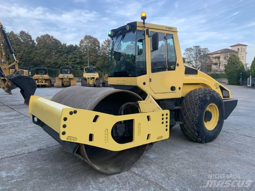 Bomag BW 213 D H-4 싱글 드럼 롤러