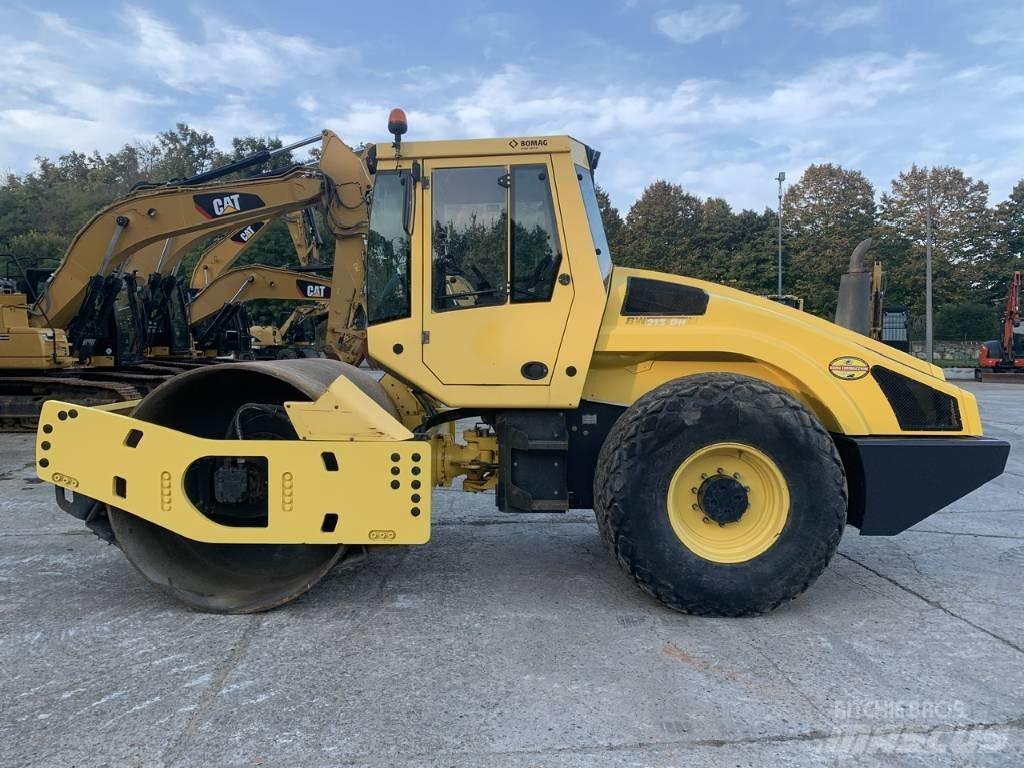 Bomag BW 213 D H-4 싱글 드럼 롤러