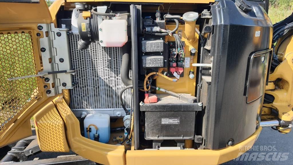 CAT 302.7 DCR 07A 소형 굴삭기 7톤 미만