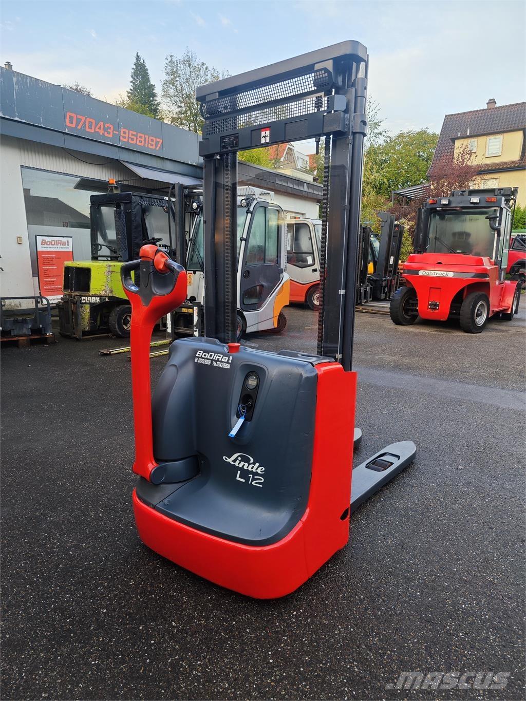 Linde L 12 보행식 리치 지게차