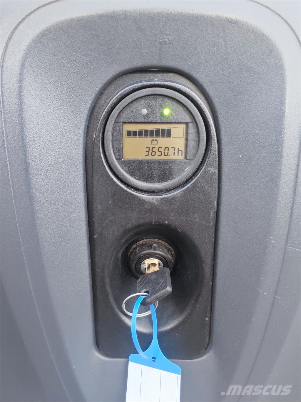 Linde L 12 보행식 리치 지게차