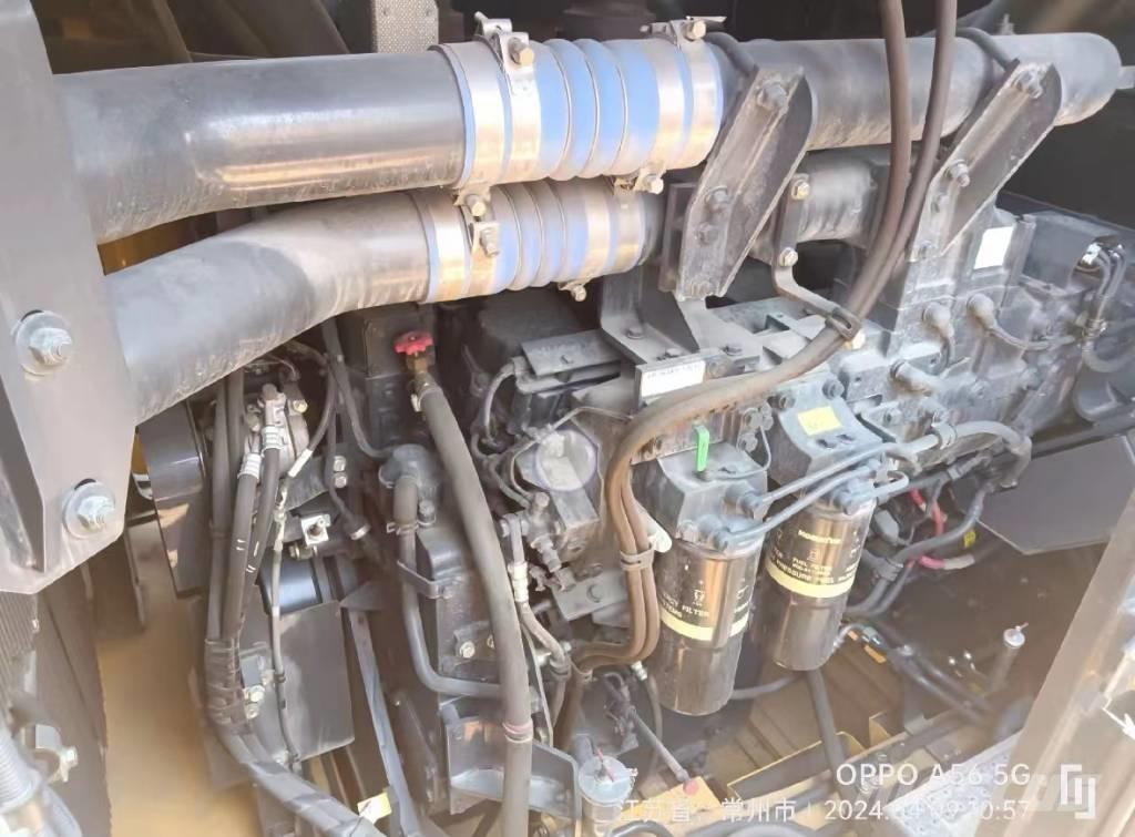 Komatsu PC 200 대형 굴삭기 29톤 이상