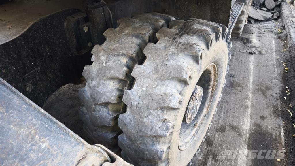 CAT 313 D  휠 굴삭기