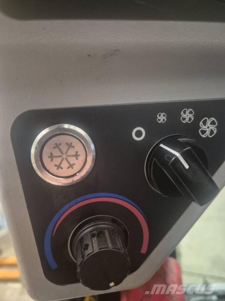 JCB 155  스키드로더