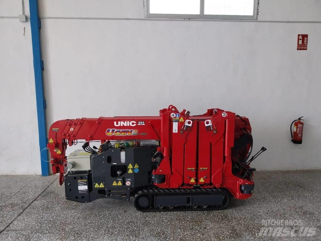 Unic URW 295 미니 크레인
