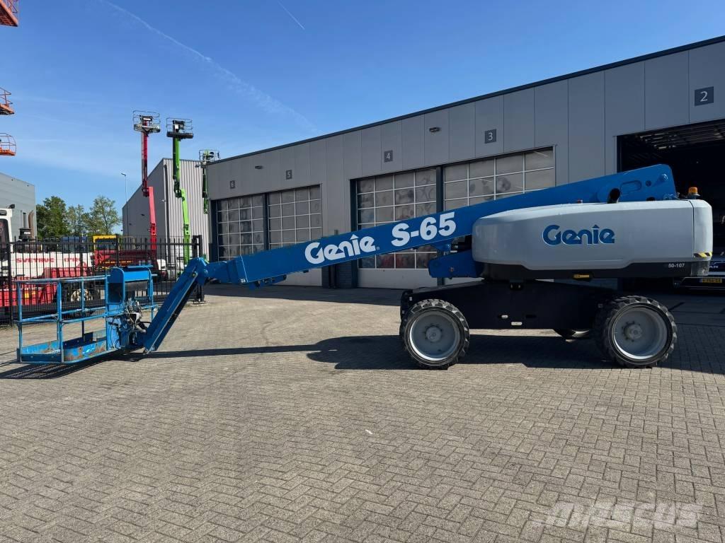 Genie S 65 견인식 전동이동 리프트