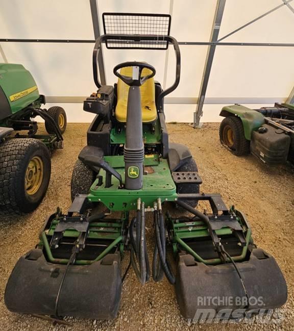 John Deere 2500 A 잔디깎기