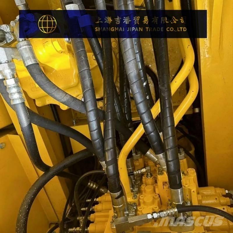 Komatsu PC 220 대형 굴삭기 29톤 이상