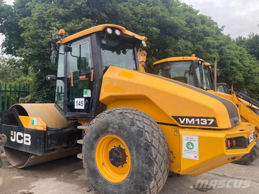 JCB VM137 2015 싱글 드럼 롤러