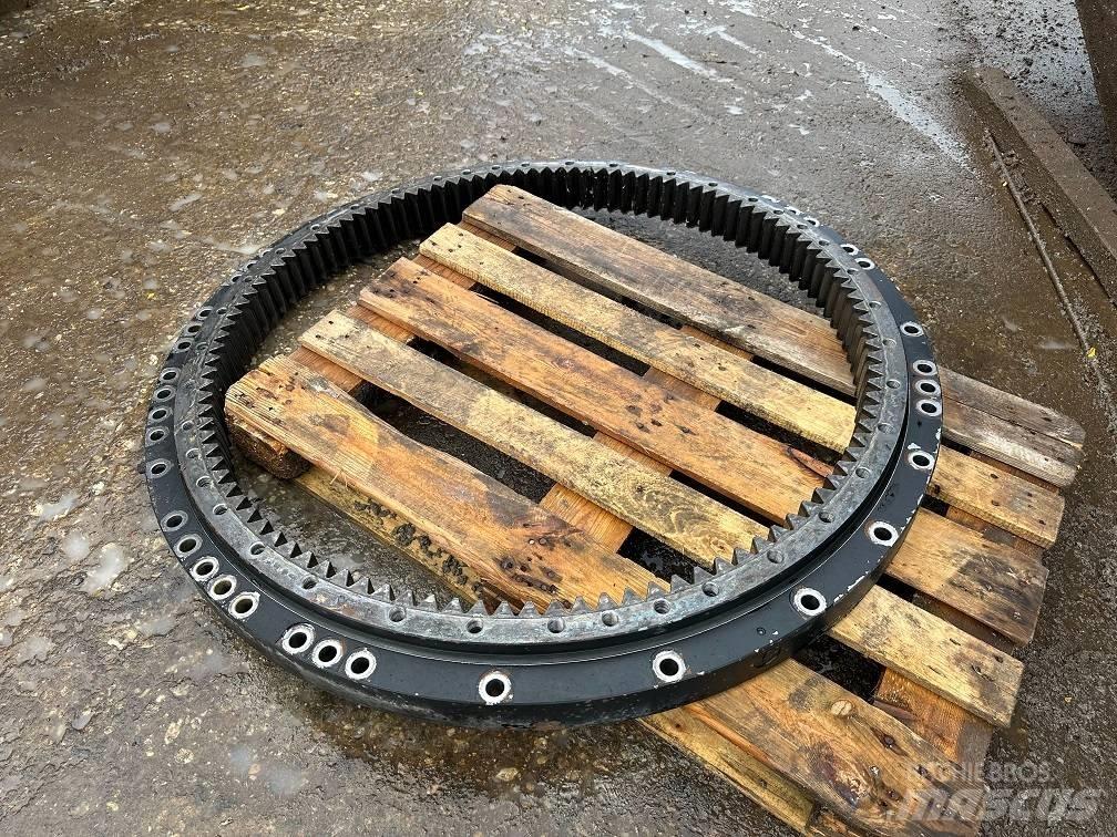 CAT 323 slew ring 차축
