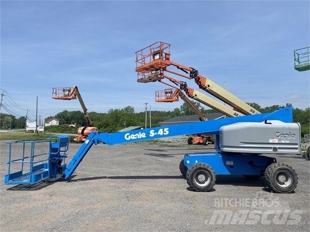 Genie S 45 견인식 전동이동 리프트