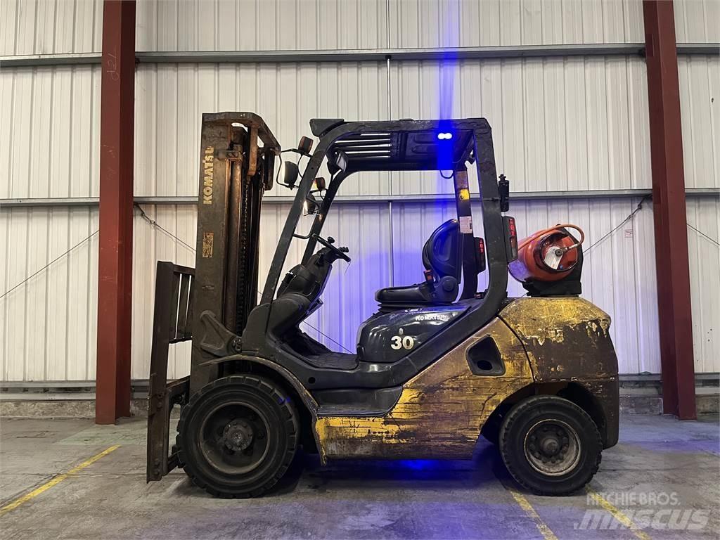 Komatsu FG30T-17 LPG 지게차