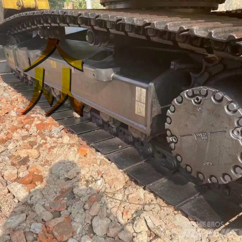 Komatsu PC 200 대형 굴삭기 29톤 이상