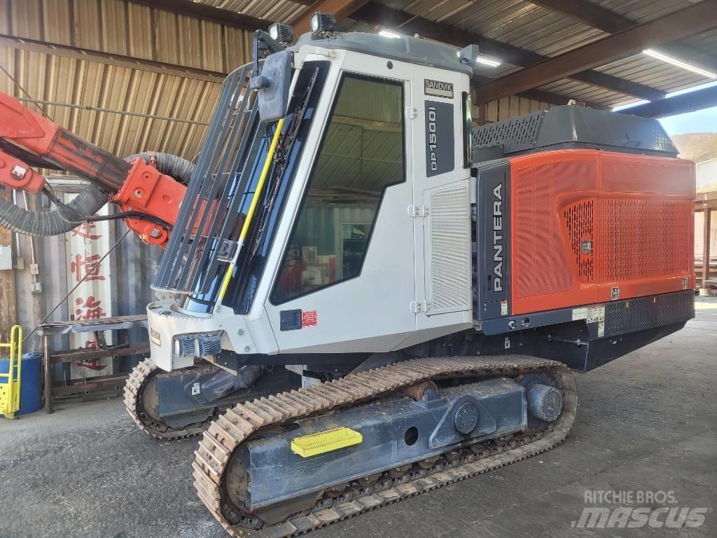 Sandvik DP 1500 i 도로 굴착기