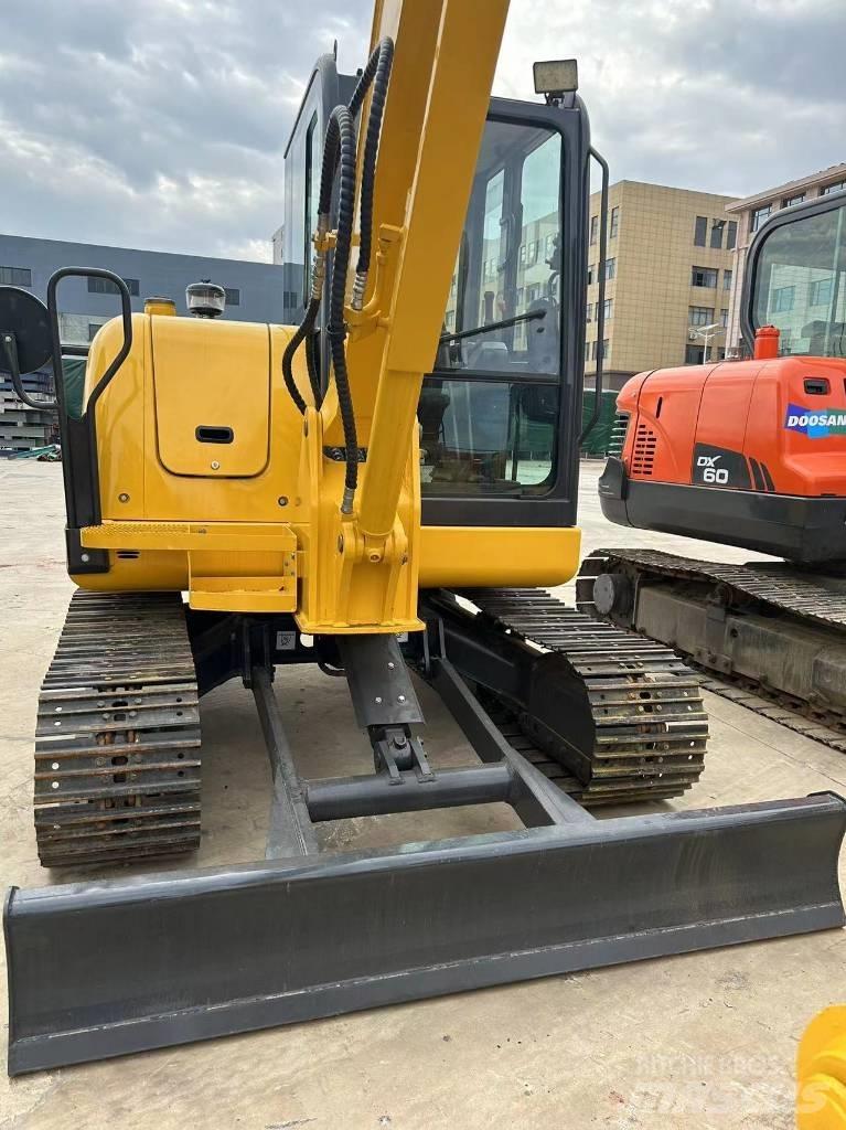 Komatsu PC 56 소형 굴삭기 7톤 미만