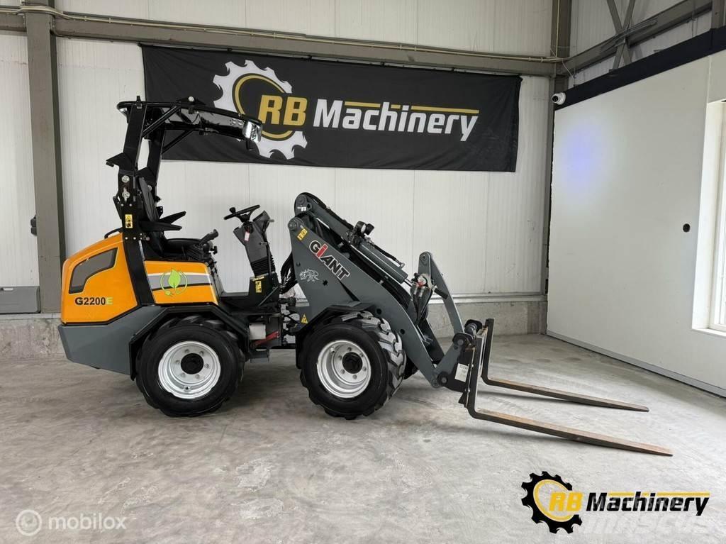 GiANT G2200E  휠로우더