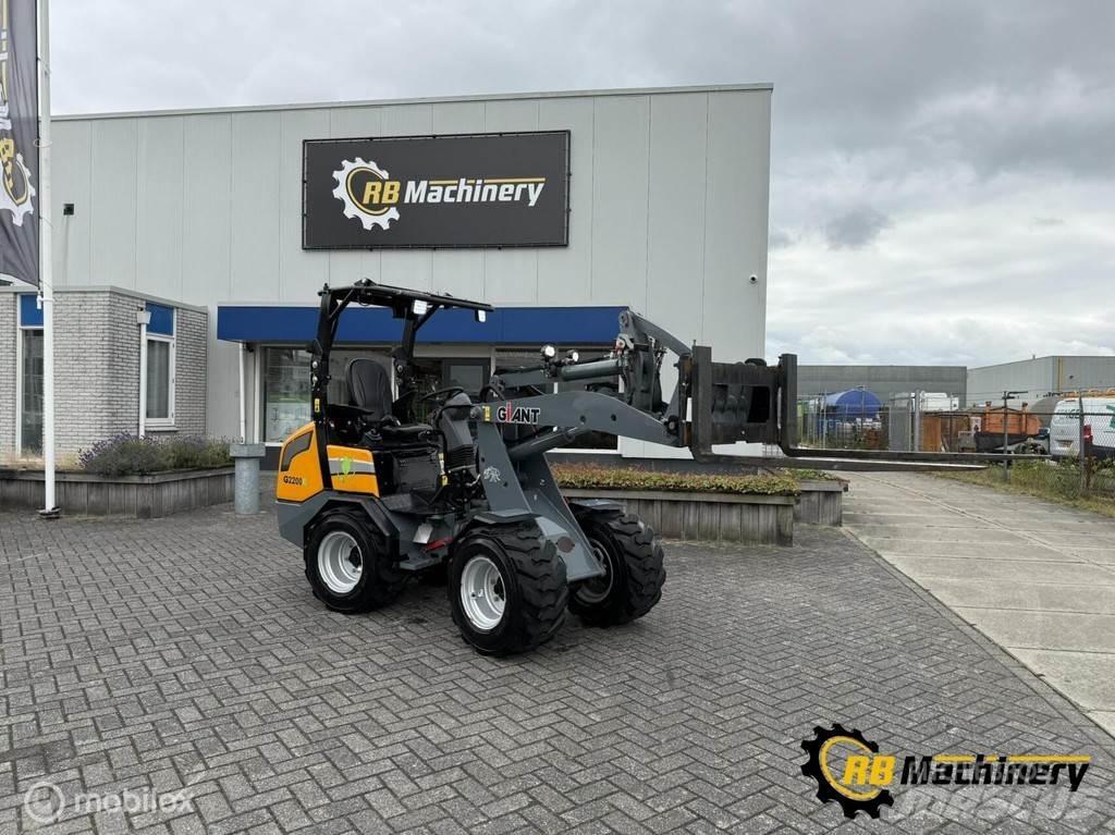 GiANT G2200E  휠로우더
