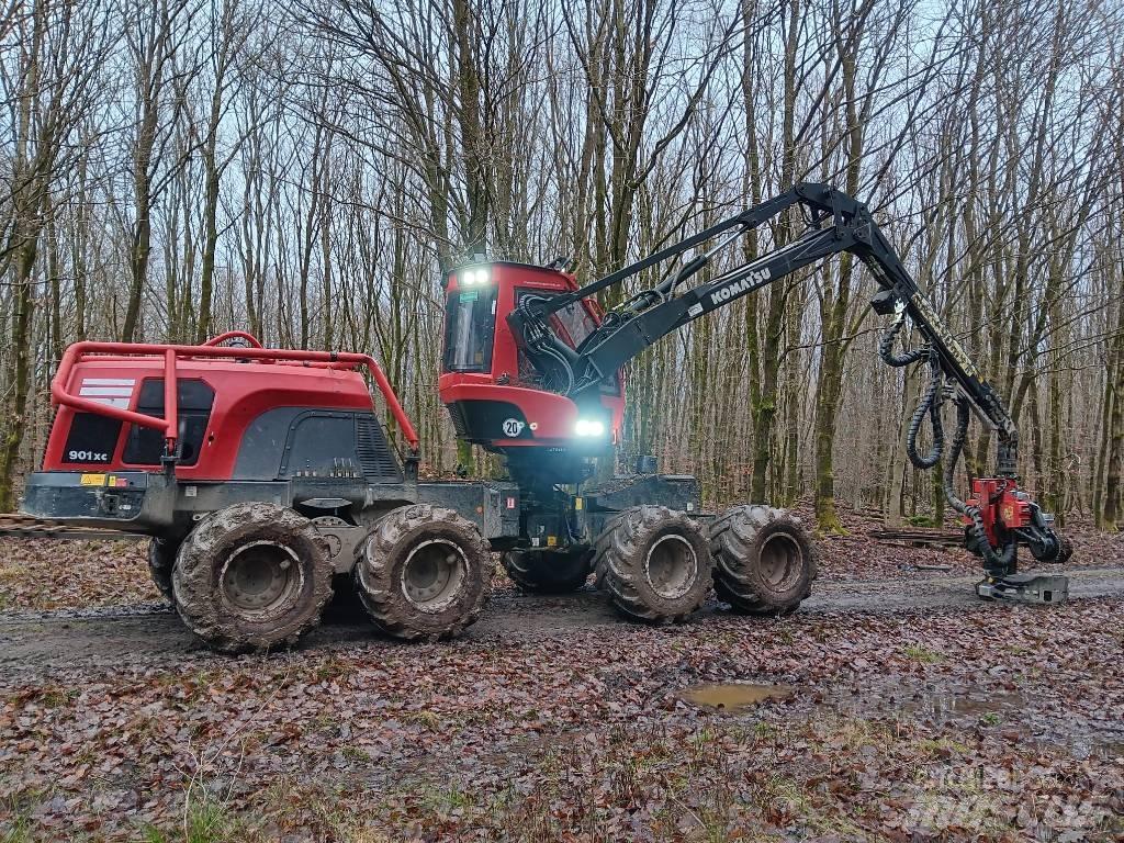 Komatsu 901 XC 원목 하베스터