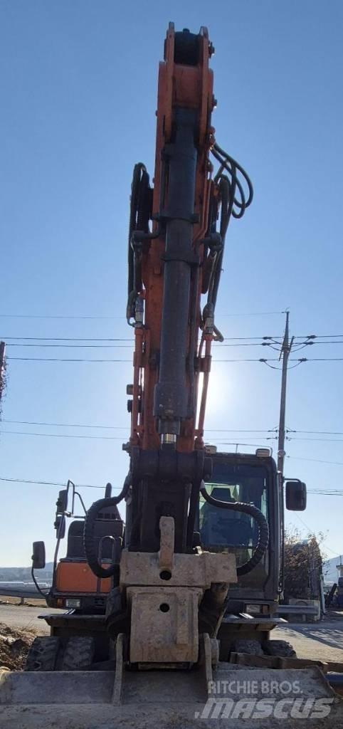 Doosan DX 140 W  휠 굴삭기