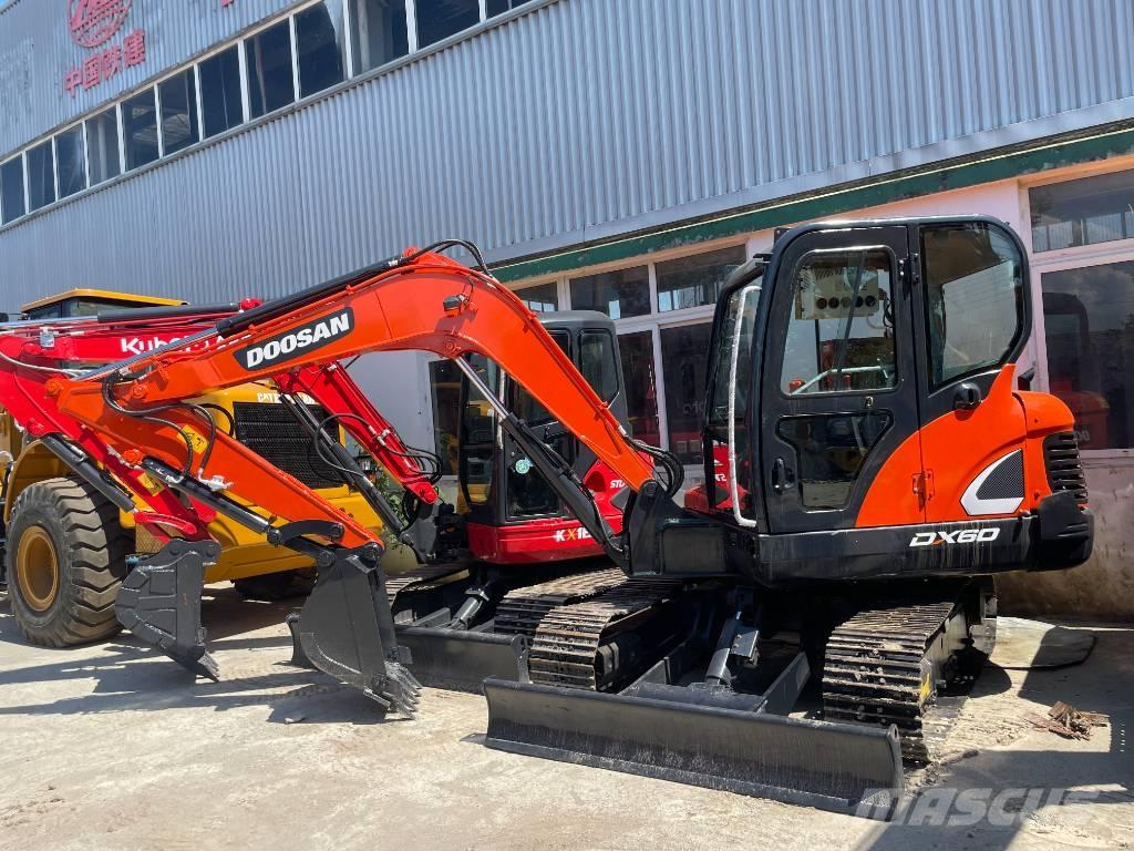 Doosan DX 60 소형 굴삭기 7톤 미만