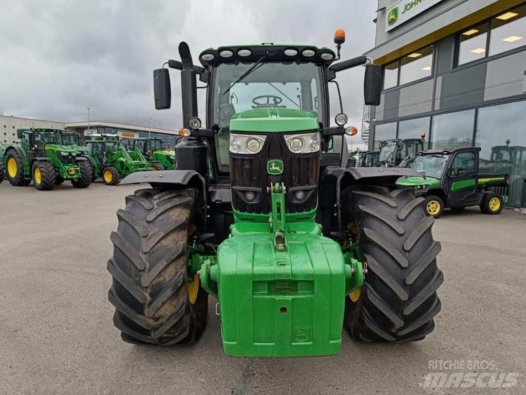 John Deere 6215 R 트랙터