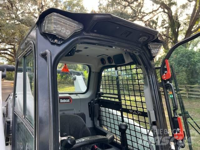 Bobcat T 66  스키드로더