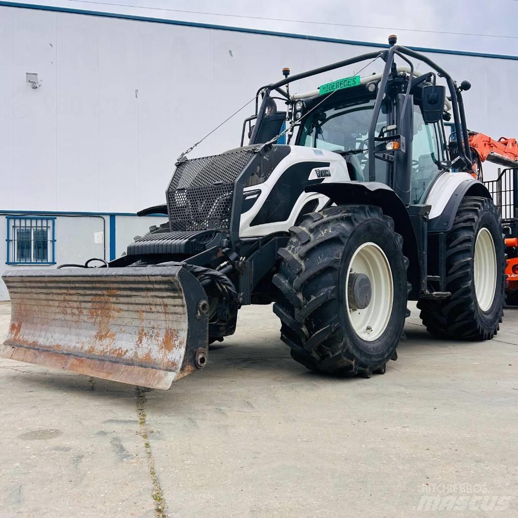 Valtra T 174 트랙터