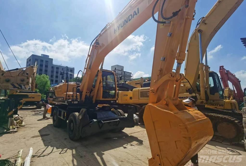 Hyundai R210W-9  휠 굴삭기