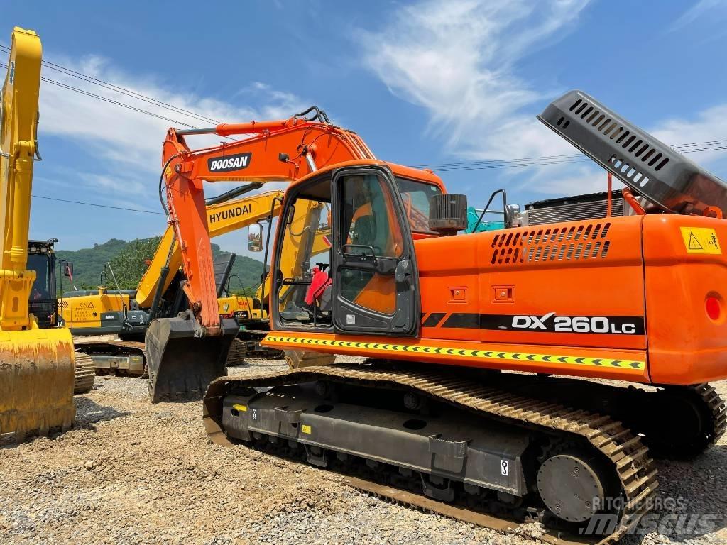 Doosan DX 260 대형 굴삭기 29톤 이상