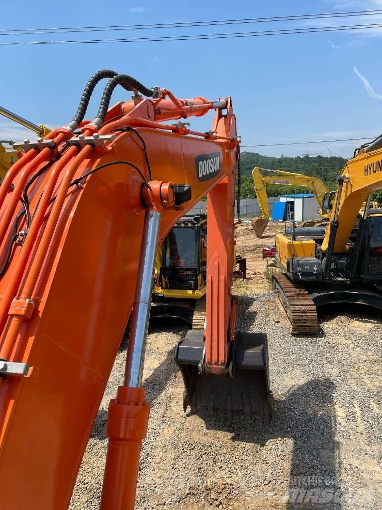 Doosan DX 260 대형 굴삭기 29톤 이상