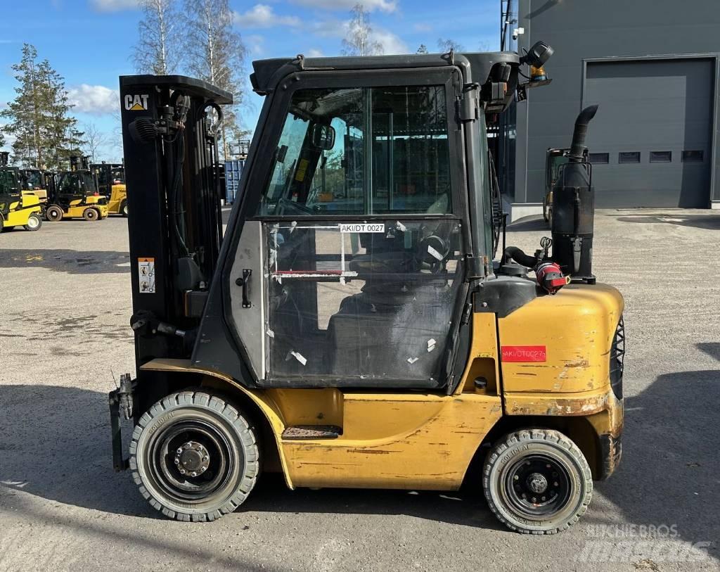 CAT DP 25 K 디젤 지게차