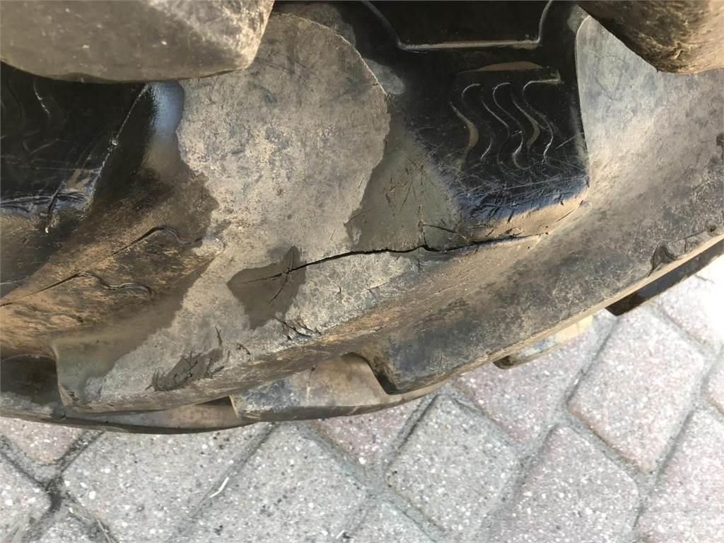 BKT 650/85R42 타이어, 휠 및 림