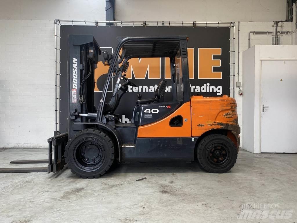 Doosan D40SC-5 디젤 지게차