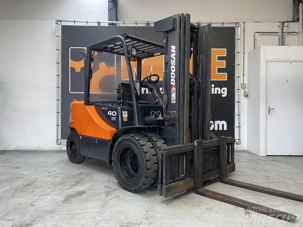 Doosan D40SC-5 디젤 지게차