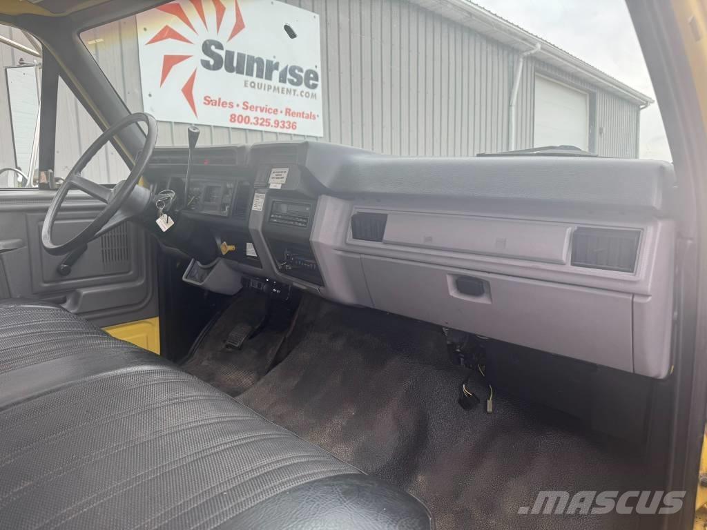 Ford F 700 플랫베드/드롭사이드 트럭