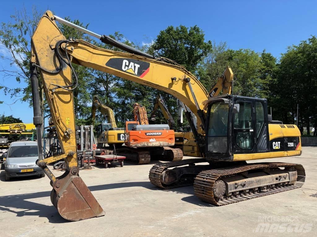 CAT 320 D L 대형 굴삭기 29톤 이상