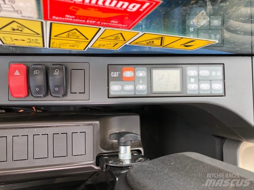 CAT M 318 F  휠 굴삭기