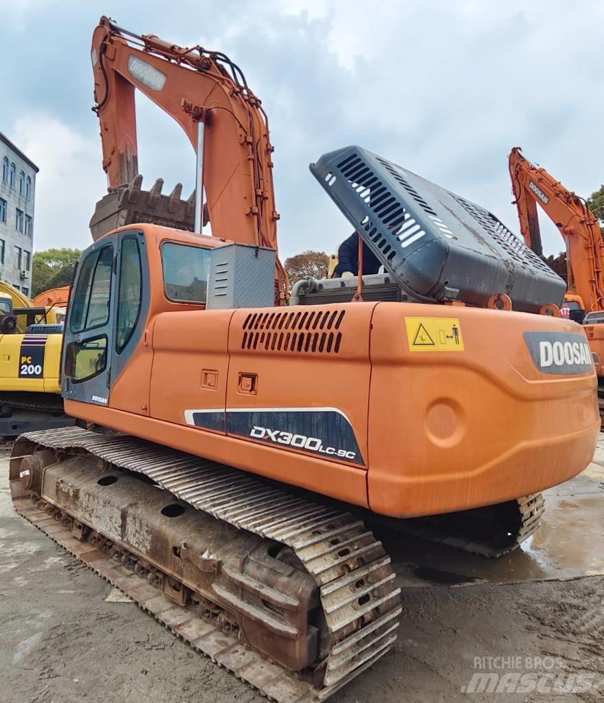 Doosan DX 300 LC 대형 굴삭기 29톤 이상