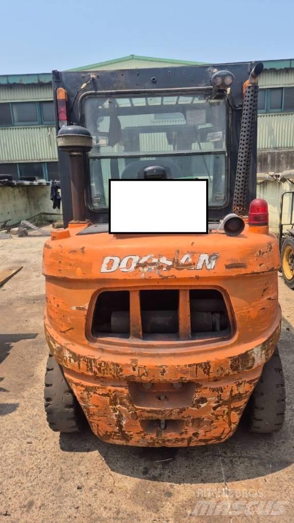 Doosan D 35 C-5 전동 지게차