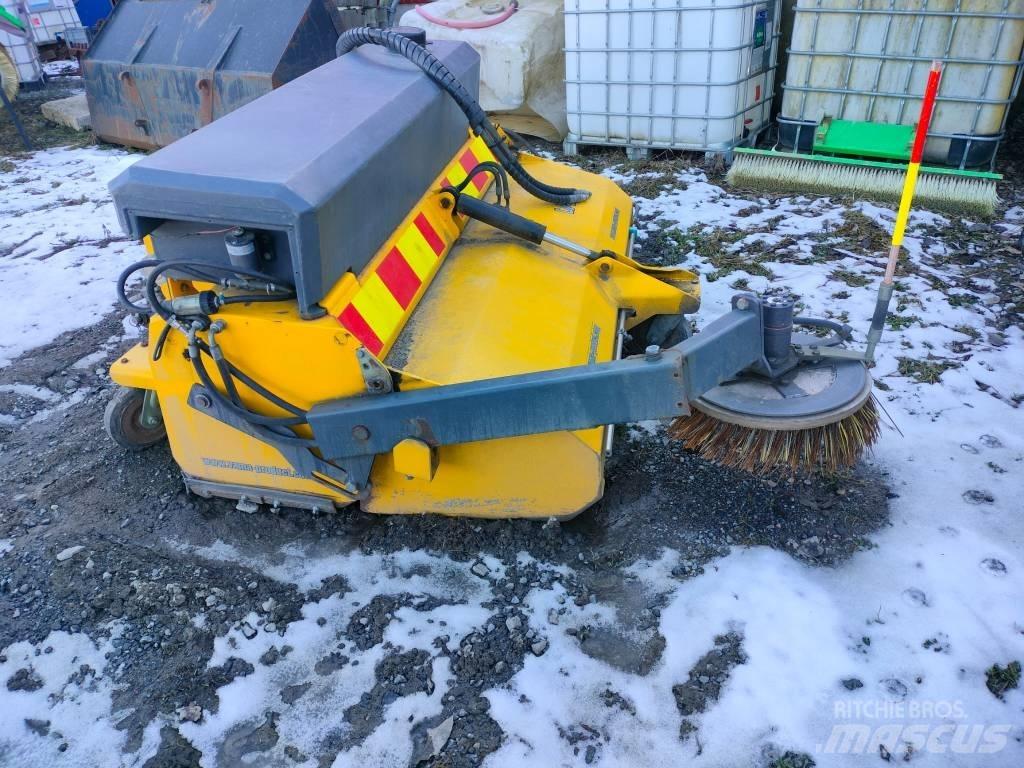 Vama EHK/A2000 도로 청소차