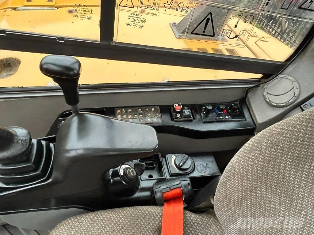 Volvo ECR 88 D 중형굴삭기 7톤-28톤