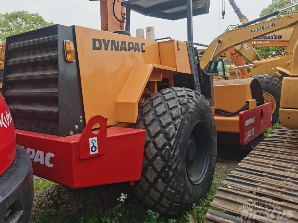 Dynapac CA 251 D 싱글 드럼 롤러