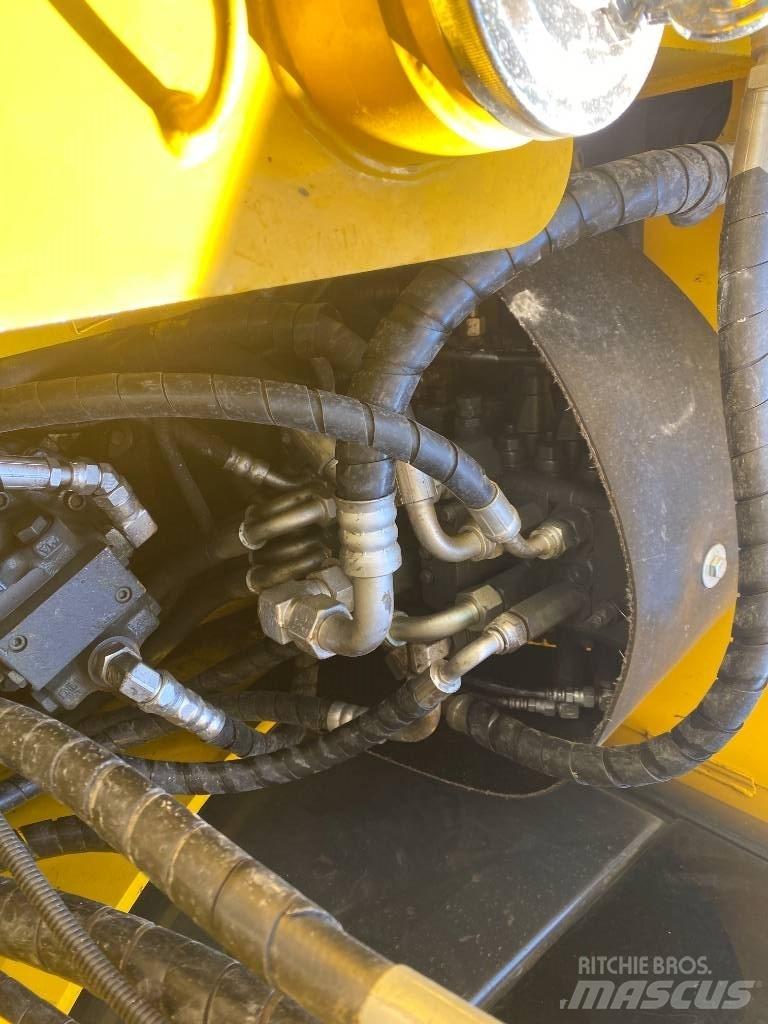 Komatsu 70-8 대형 굴삭기 29톤 이상