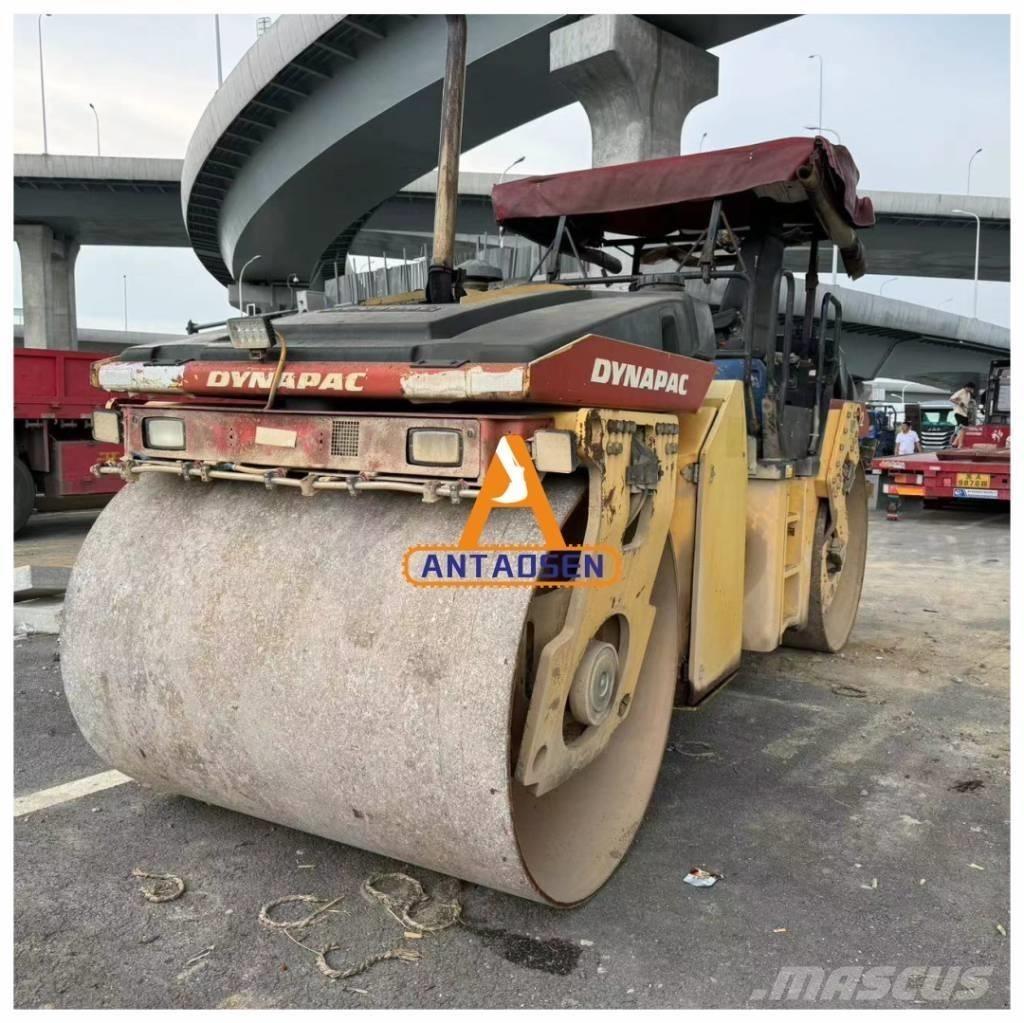 Dynapac CC422 트윈 드럼 롤러